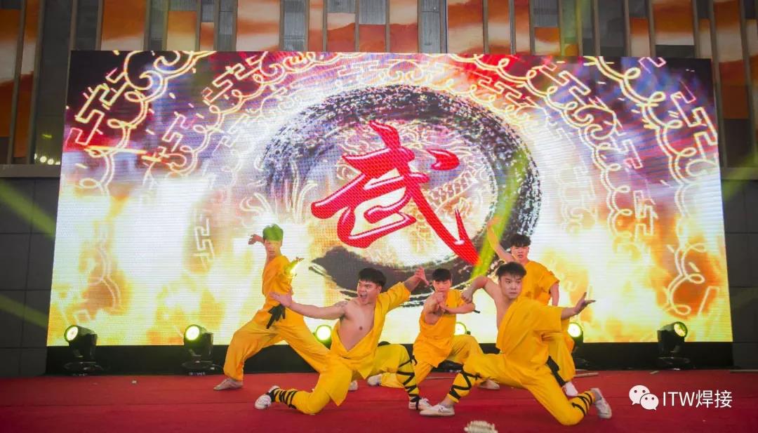 2025新澳门原料免费宝典