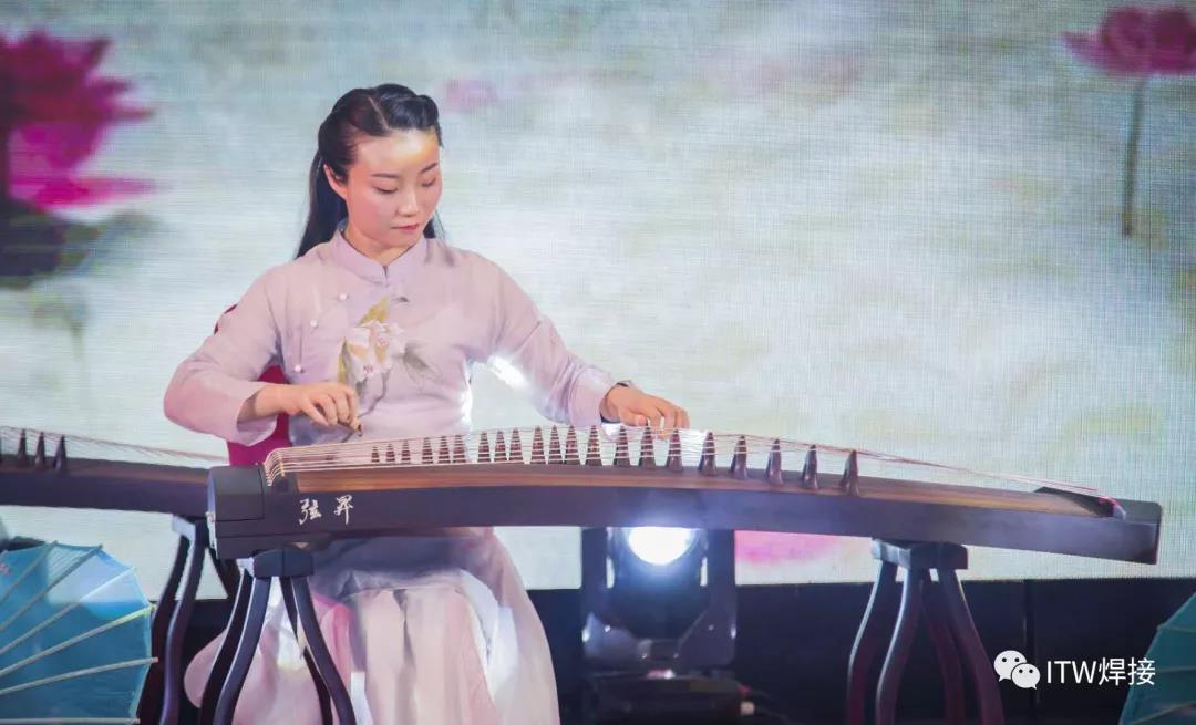 2025新澳门原料免费宝典