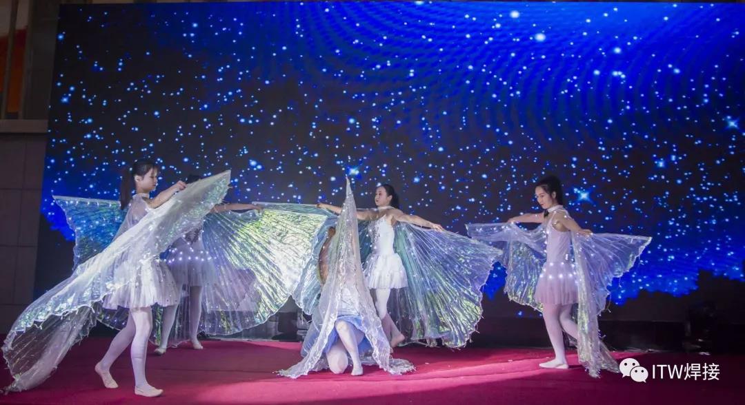 2025新澳门原料免费宝典