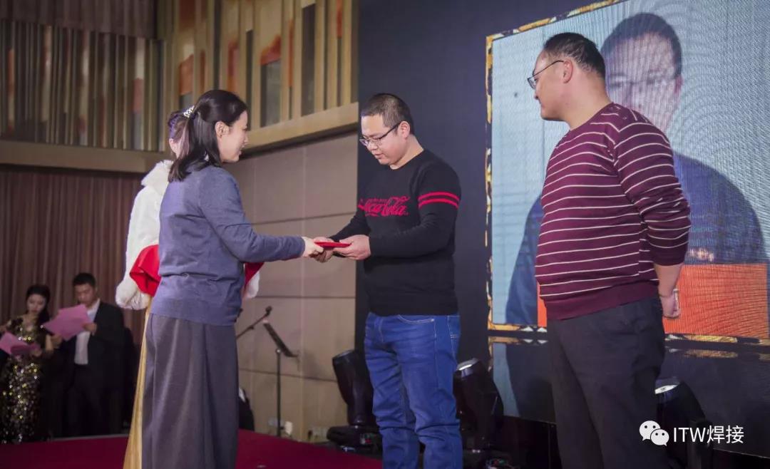 2025新澳门原料免费宝典