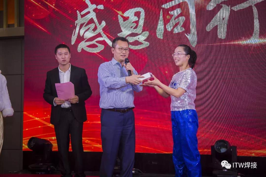 2025新澳门原料免费宝典