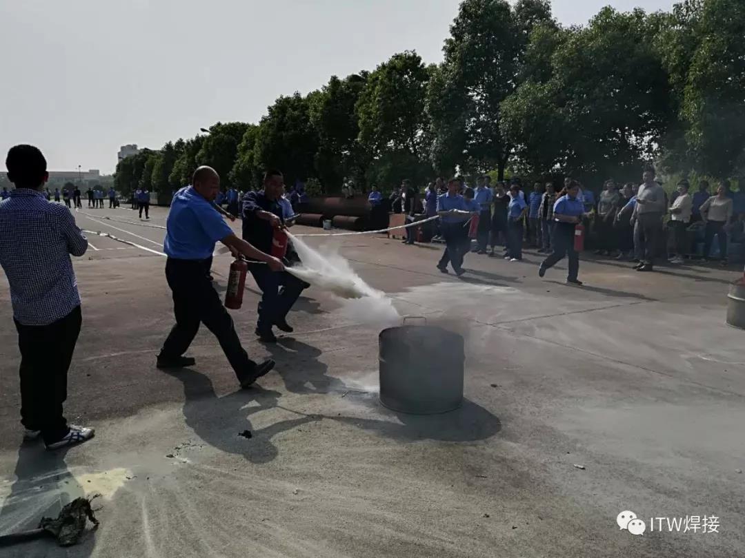 2025新澳门原料免费宝典