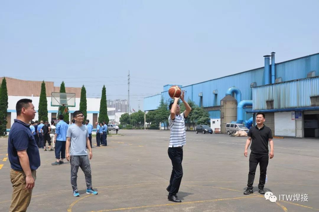 2025新澳门原料免费宝典