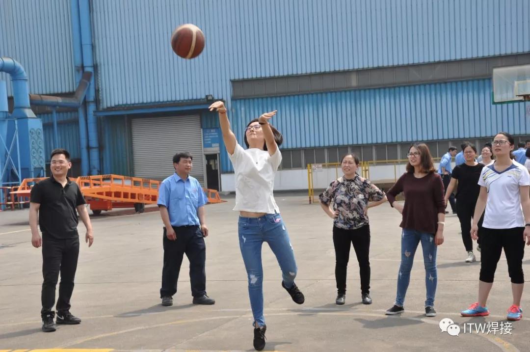 2025新澳门原料免费宝典